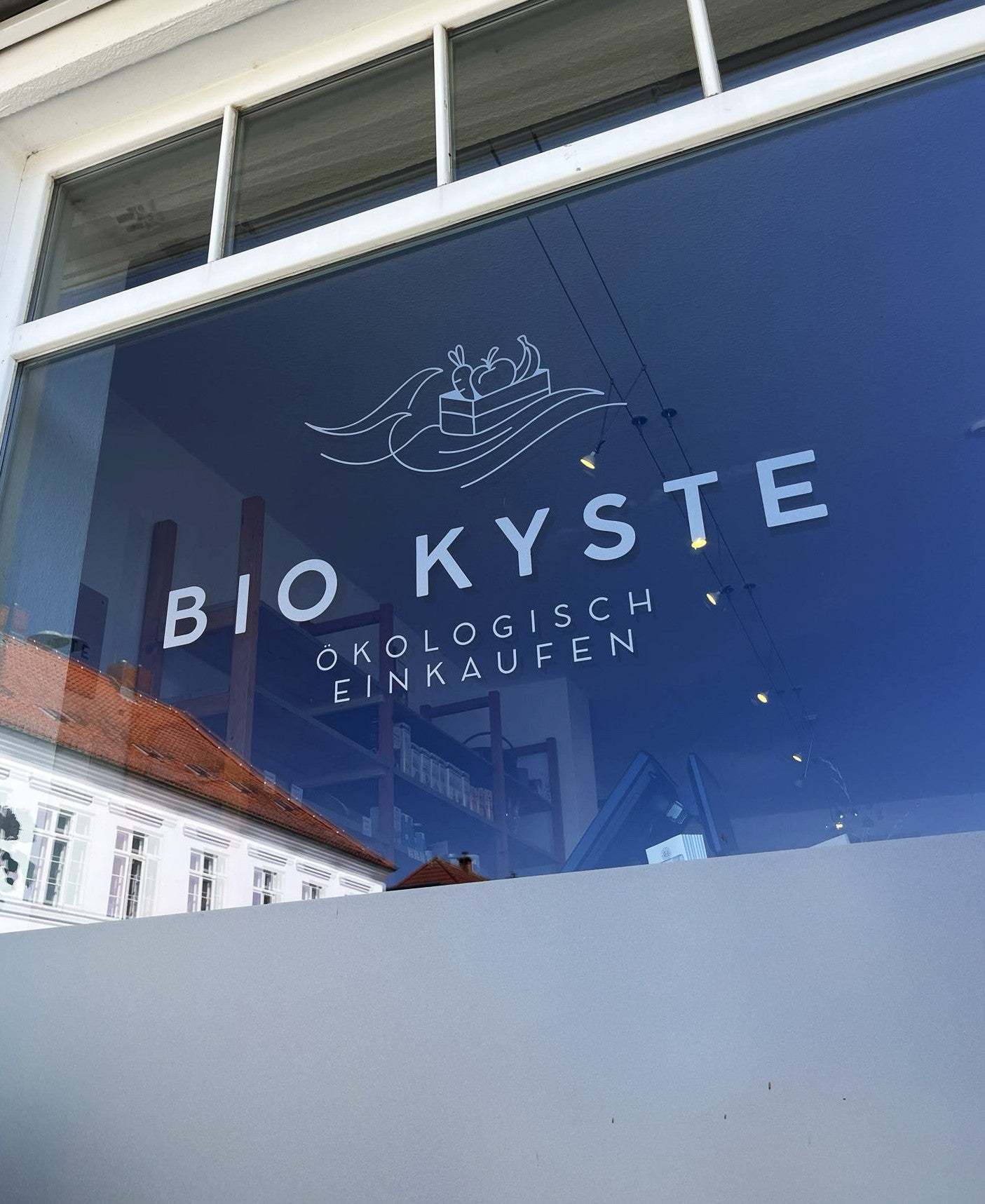 Draußenansicht des Schaufensters der Bio Kyste in Putbus